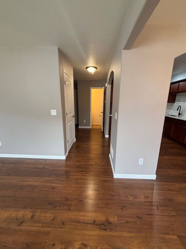 Building Photo - 4 Bedroom 3.5 Bath Townhome in Saddle Ridg...