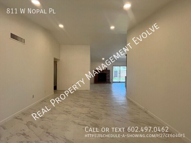 Building Photo - 811 W Nopal Pl