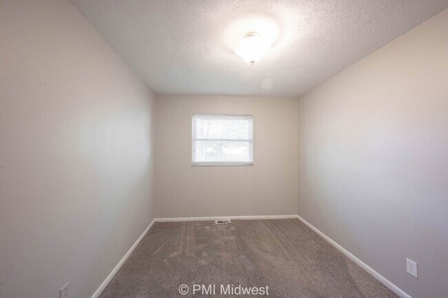 Building Photo - 330 Hugo St