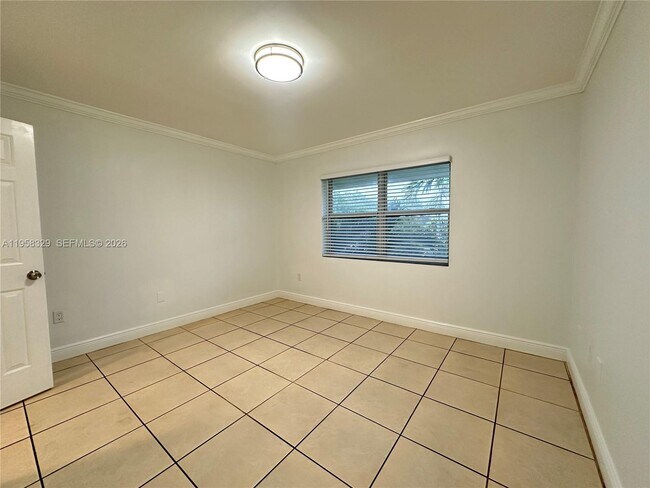 Building Photo - 2536 Van Buren St