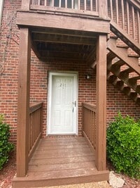 Building Photo - Renovated One Level 2 Bedroom / 2 Bathroom condo in Hermitage!