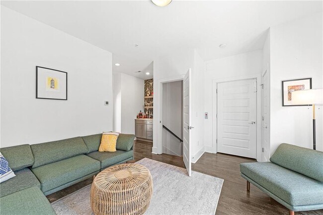 Building Photo - 1801 Huntington Hills Ln NW