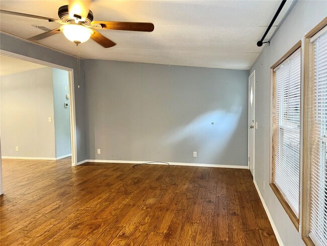 Building Photo - Spacious 3bed/2bath home in Bay Hills vill...