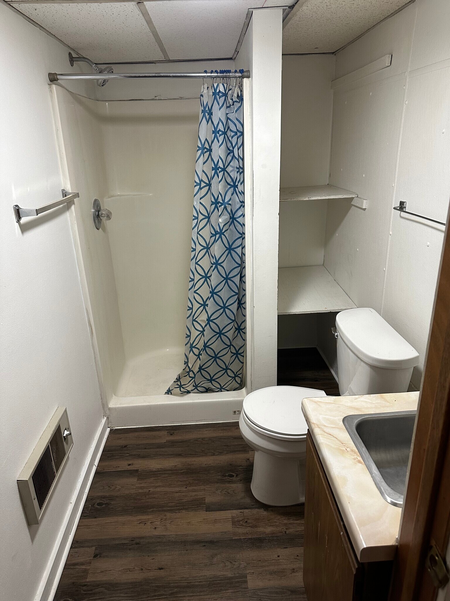 Building Photo - 305 W Railroad St