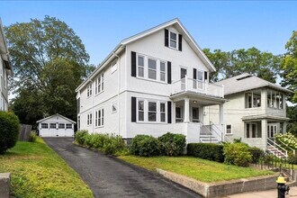 Building Photo - 19-21-21 Augustus Ave