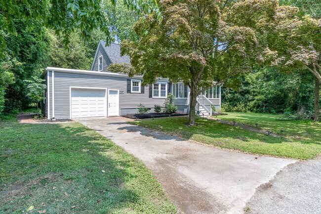 Building Photo - 6040 Airway Ln
