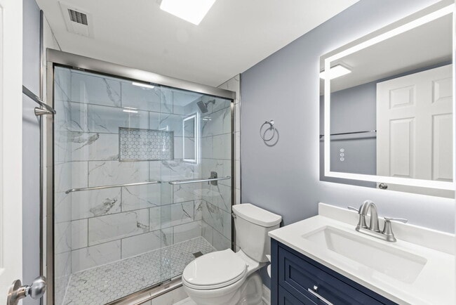 Building Photo - 905 Thorn Creek Dr