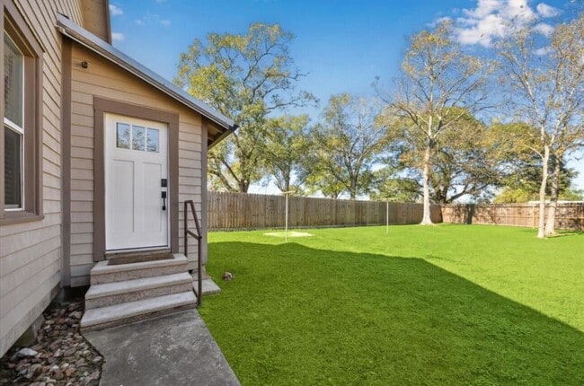 Building Photo - 1317 Columbus Rd