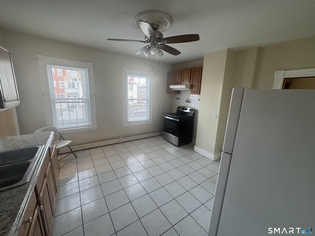 Building Photo - 110 Adelaide St