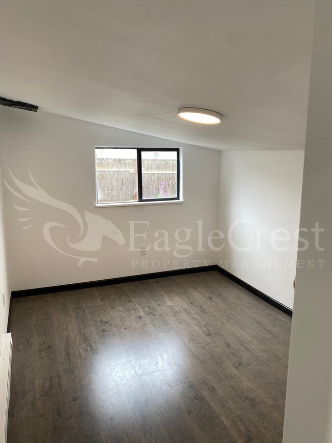 Building Photo - One Bedroom Cottage