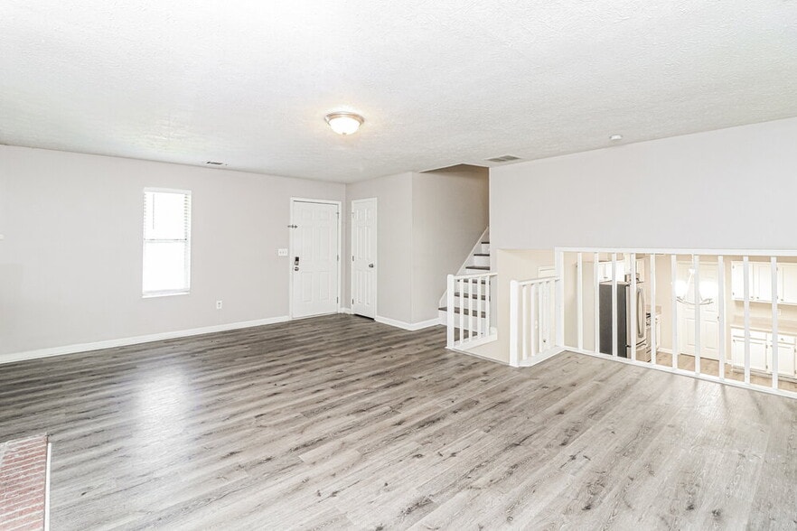 Building Photo - 5895 Brookside Dr SE