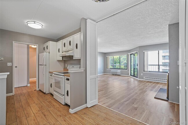 Building Photo - 200 High Point Dr