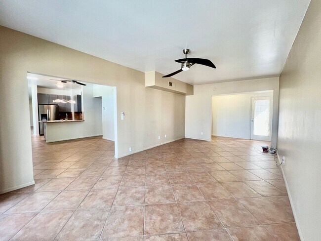 Building Photo - AVAILABLE NOW! 3 Bedroom 2 Bathroom POOL HOME in Palm Springs !