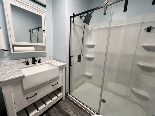 Building Photo - Pet-Friendly single family with large deta...