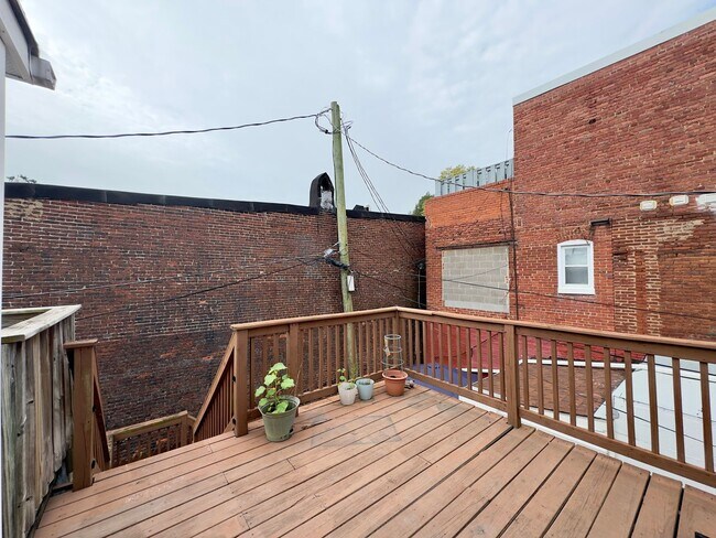 Building Photo - 5 E Randall St
