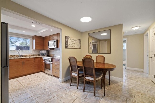 Building Photo - 6400 18th Ave N