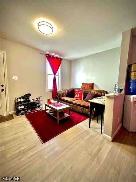 Building Photo - 10 Cedar Alley