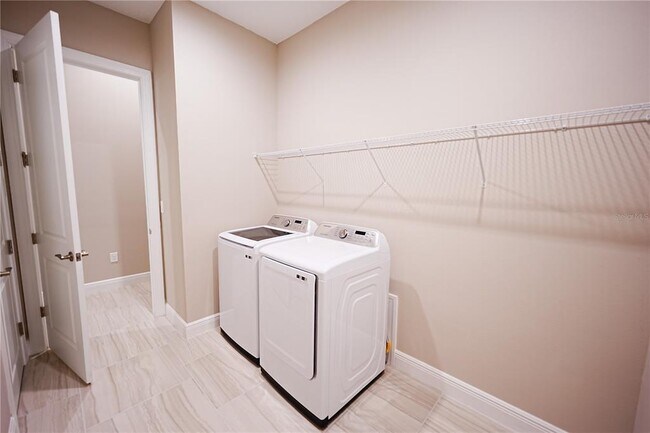 Building Photo - 9124 Bernini Pl