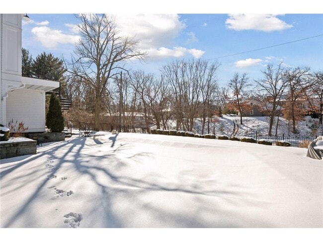 Building Photo - 5 Cooper Ave