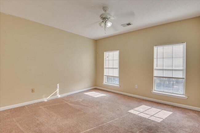 Building Photo - 2102 Howard Mill Rd