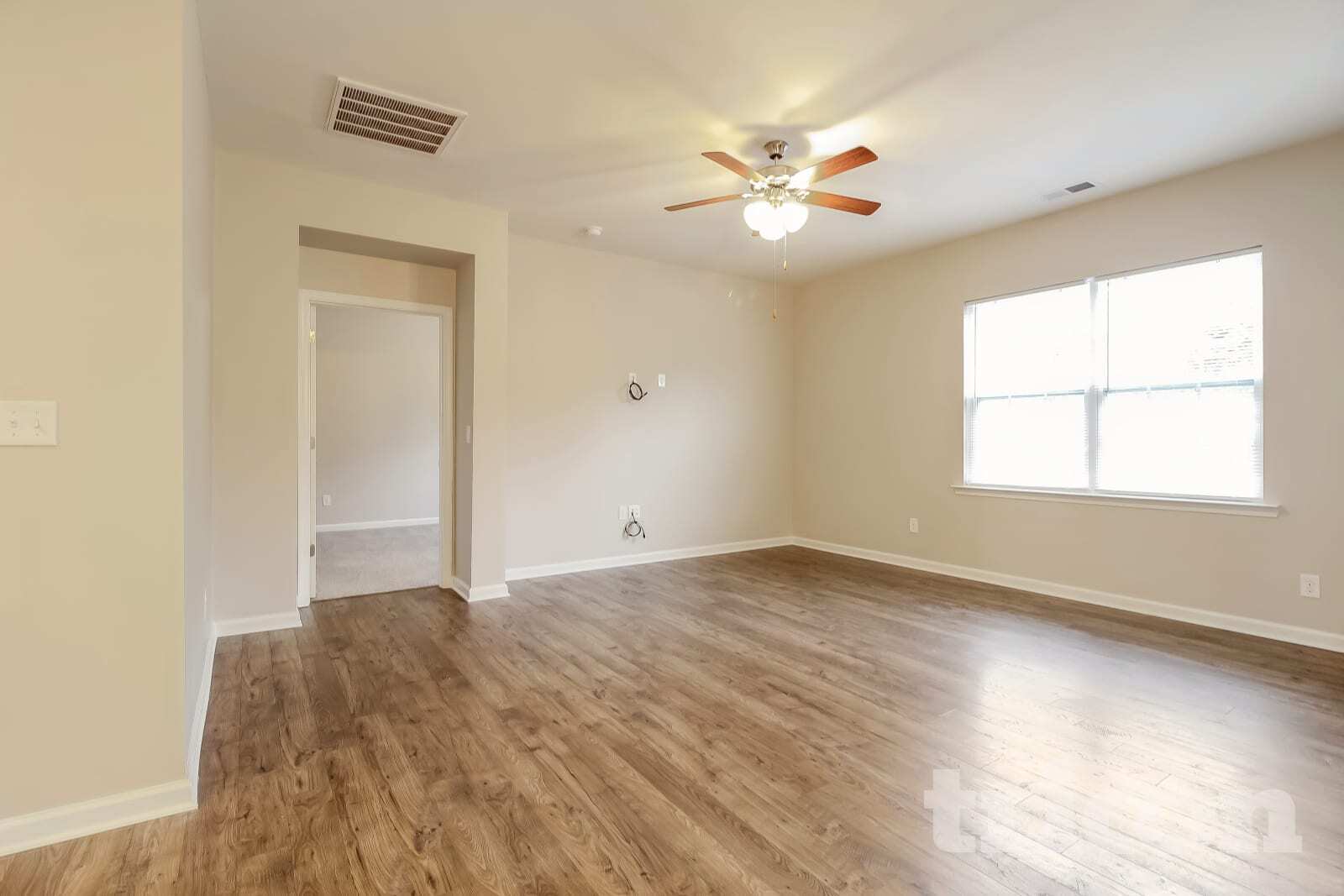 Building Photo - 453 All Seasons Dr