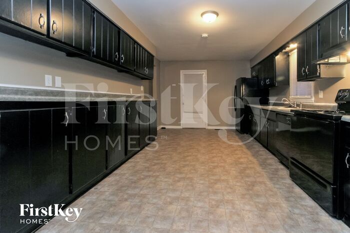 Building Photo - 6630 W 10th St