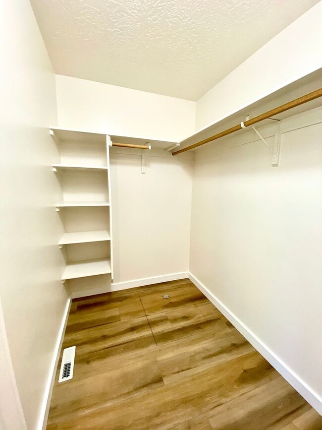 Building Photo - 4 bedroom PLUS office or 5th bedroom in NW Meridian Avail Mid August