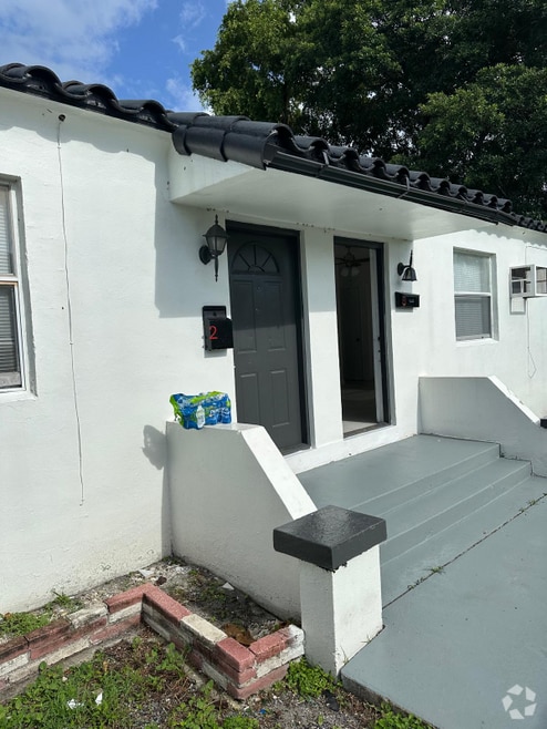 Building Photo - 2131 Hayes St