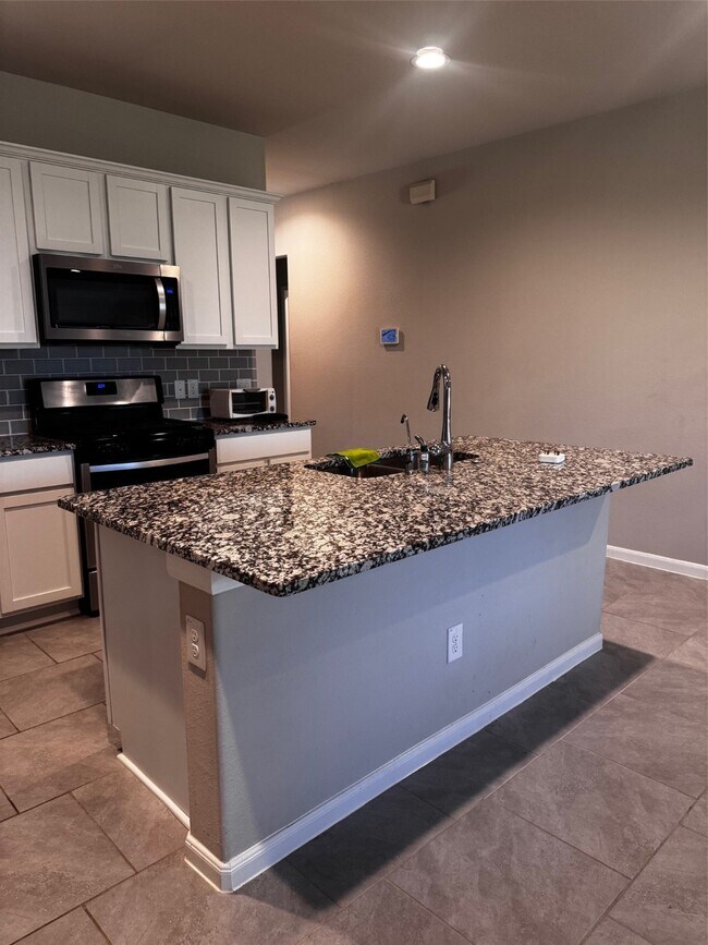 Building Photo - 5515 Russett Bay Ct