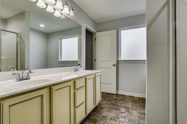 Building Photo - The Villas at Evergreen Farms / 3 Bedroom / 3 Bathroom / Fenced Patio / 1 car garage