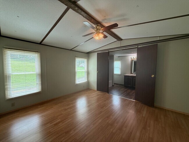 Building Photo - 2 Bedroom 2 Bath Mobile Home in Greeneville, TN