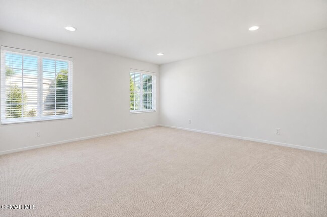 Building Photo - 5801 Middle Crest Dr