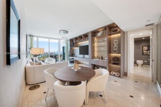 Building Photo - 100 South Pointe Dr