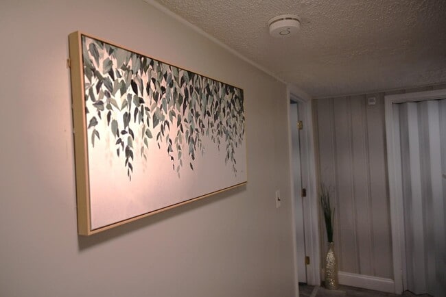 Building Photo - 1544 Oakridge Rd