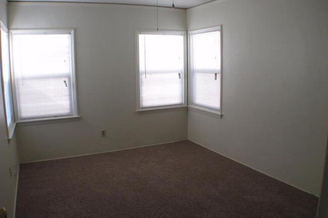 Building Photo - Bright & Breezy 3BR Fresno Retreat!