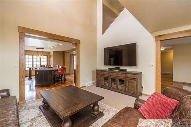Building Photo - 4404 S Yellowstone Ln