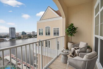 Building Photo - St Johns River Views!