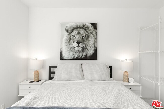 Building Photo - 460-460 N Alfred St