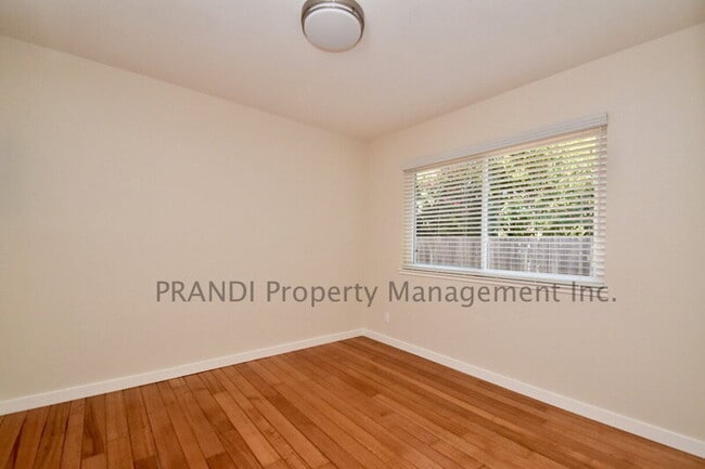 Building Photo - 627 Tanbark Terrace