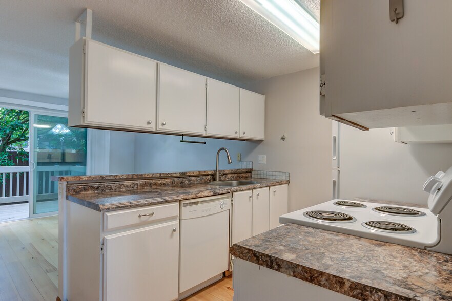 Building Photo - 4050 W Lake Sammamish Pky NE