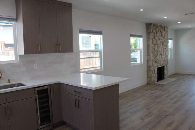 Building Photo - 229 Jesse Ave