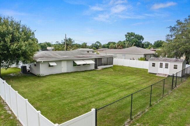 Building Photo - 7907 Sebastian Rd