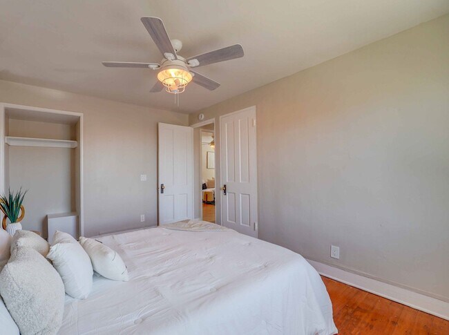 Building Photo - Albatross South