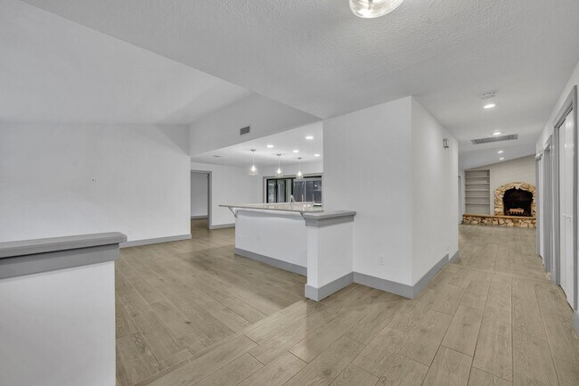 Building Photo - Waterbridge Stunner