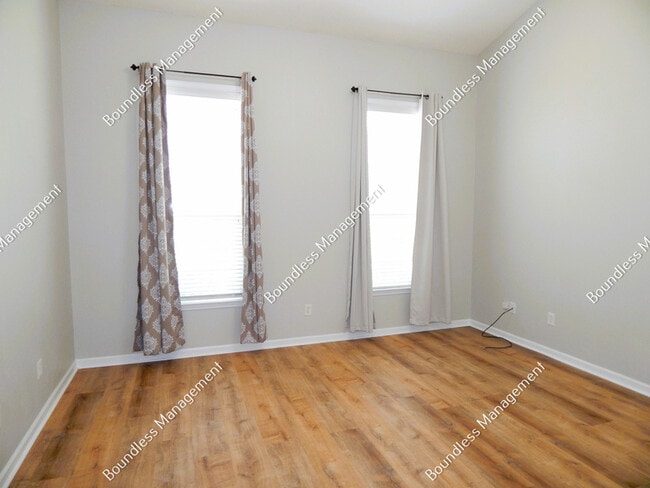 Building Photo - 308 Gable Brook Dr SW