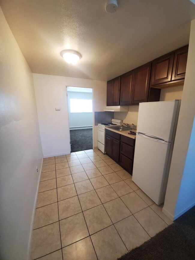 Building Photo - 1 Bedroom Apartment-August rent FREE!