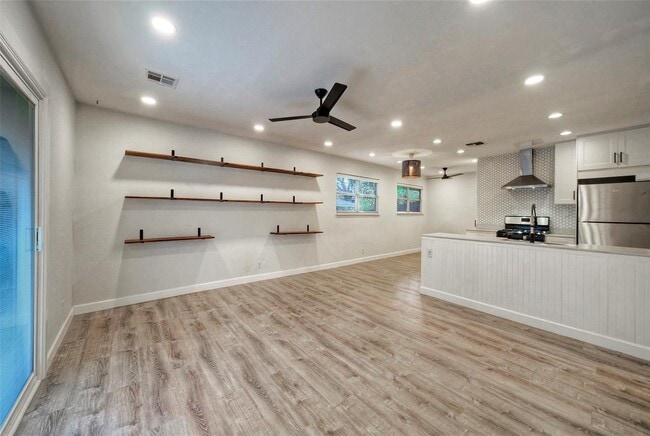 Building Photo - 6811 Miranda Dr