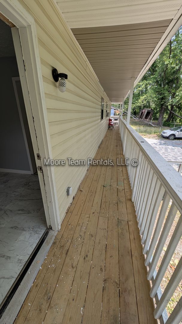 Building Photo - 1226 Martin Cir