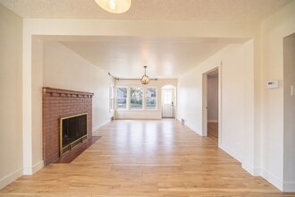 Building Photo - 714 Villa St