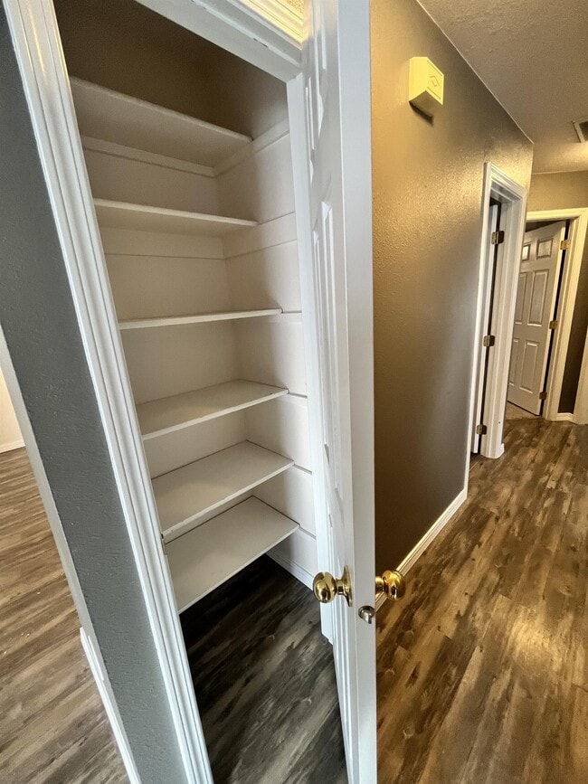 Building Photo - 950 Gregory Ln